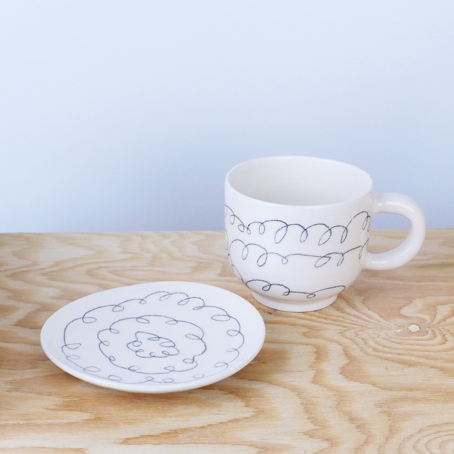 Crayon lines mug & saucer